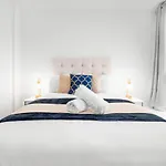 Haus - Impressive Two Bedroom Penthouse - Balcony - Parking