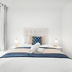 Haus - Impressive Two Bedroom Penthouse - Balcony - Parking